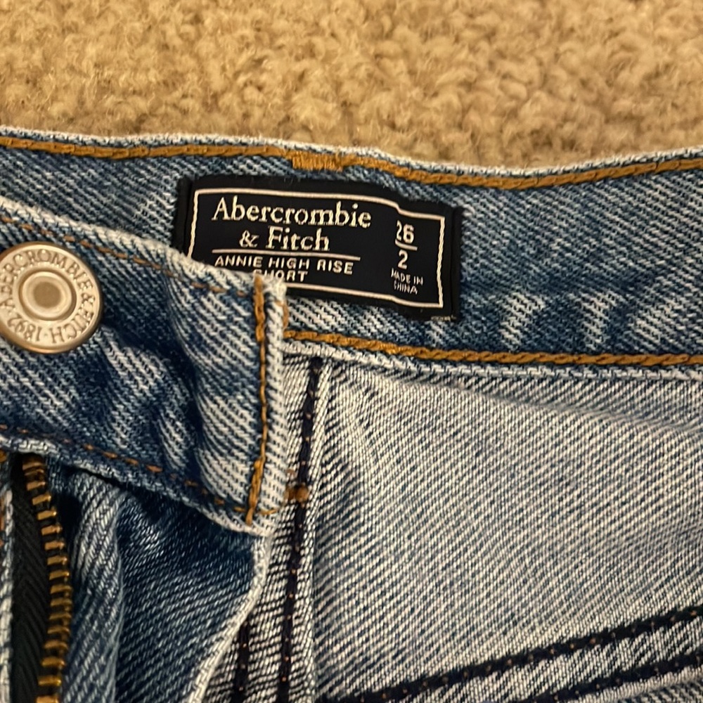 Abercrombie High Rise Short - Picture 2 of 3